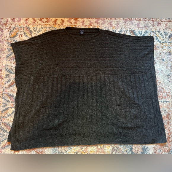 GAP One Size Gray Poncho - Picture 2 of 4